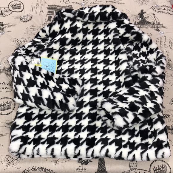 🎁CeCe by Cynthia Steffe Faux Fur Houndstooth Coat - Picture 16 of 16